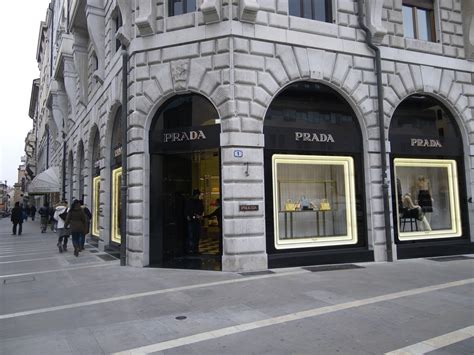 prada padova orari|Prada a Padova in P.zza Garibaldi, 1: ⏰ orari e ☎ telefono.